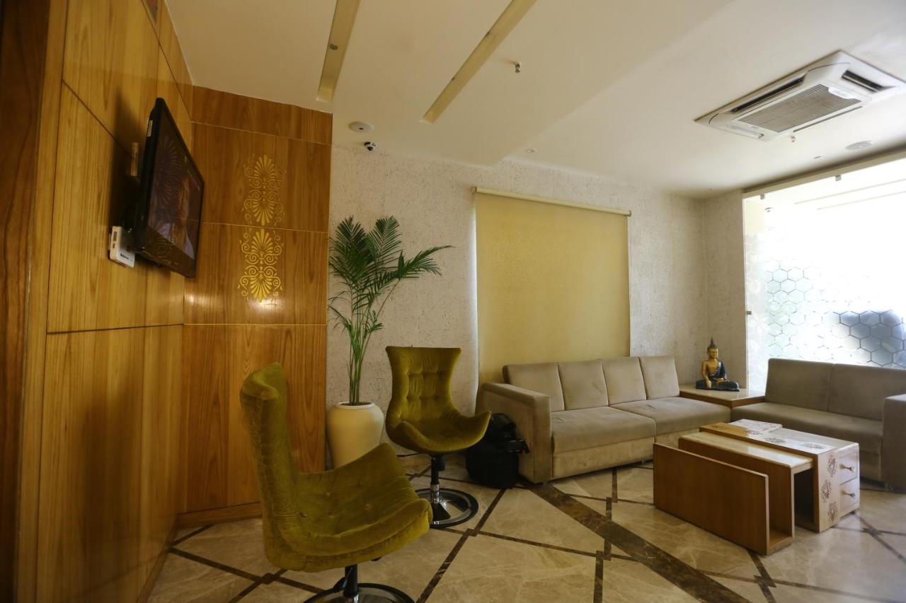 Gurveer Royal Hotel Lucknow