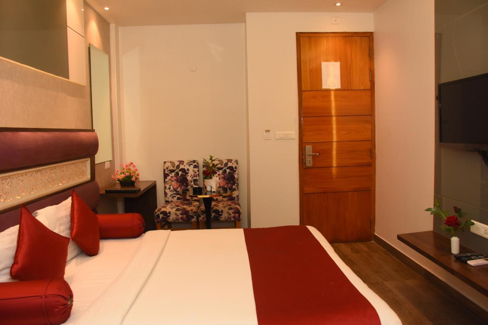 Gurveer Royal Hotel Lucknow