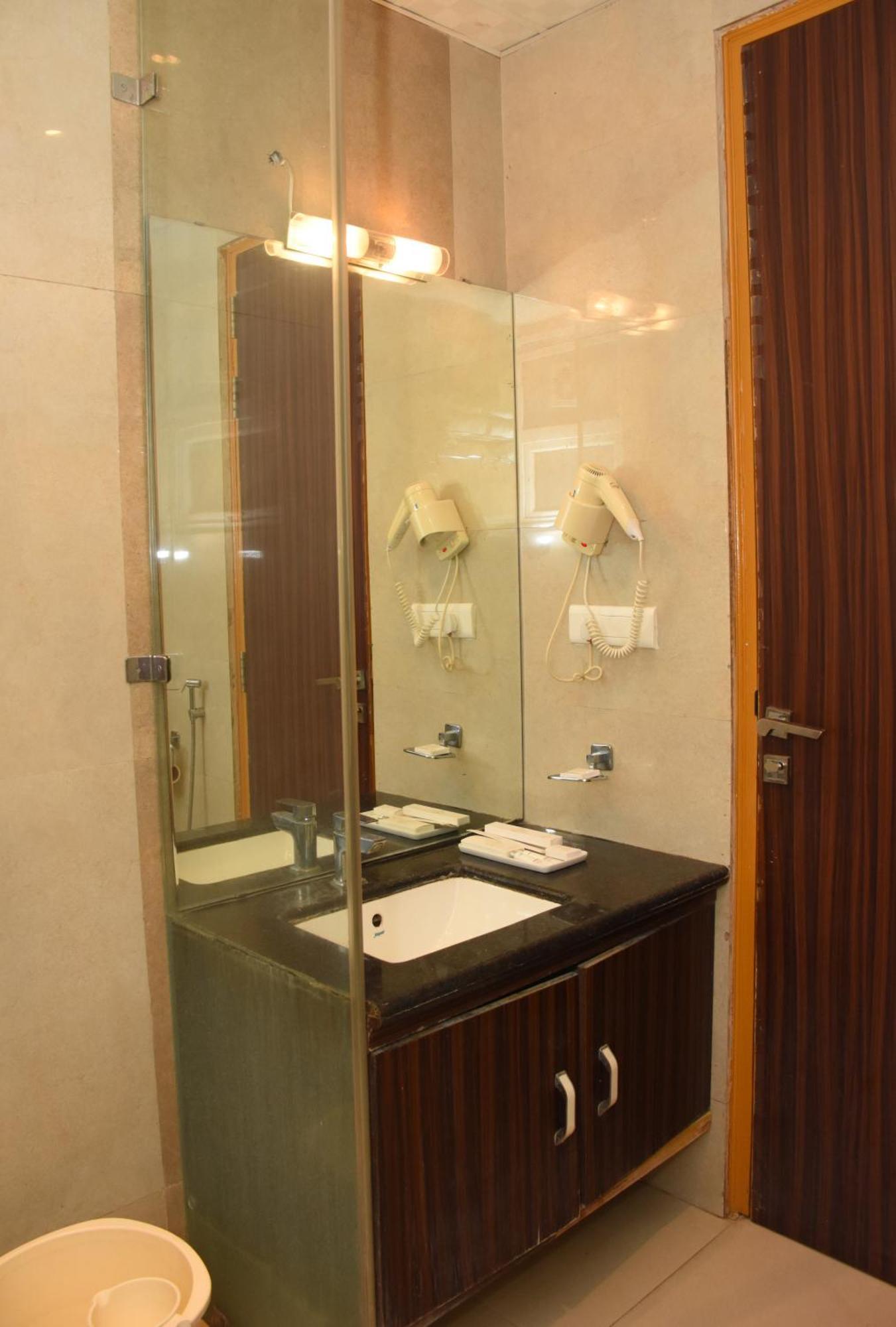 Gurveer Royal 2*