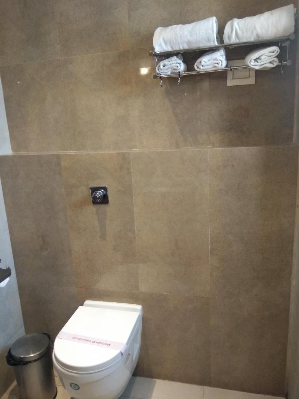 Gurveer Royal Hotel