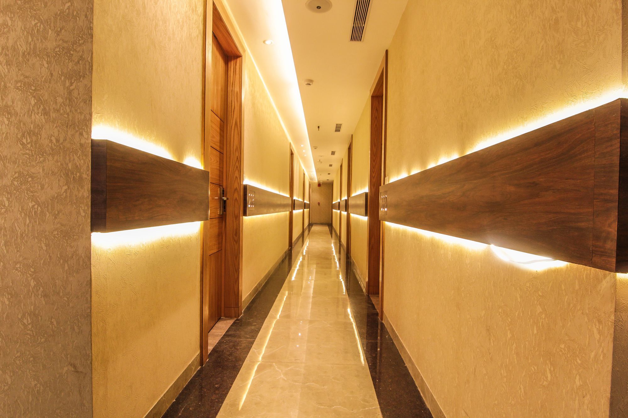 Gurveer Royal 2* Lucknow